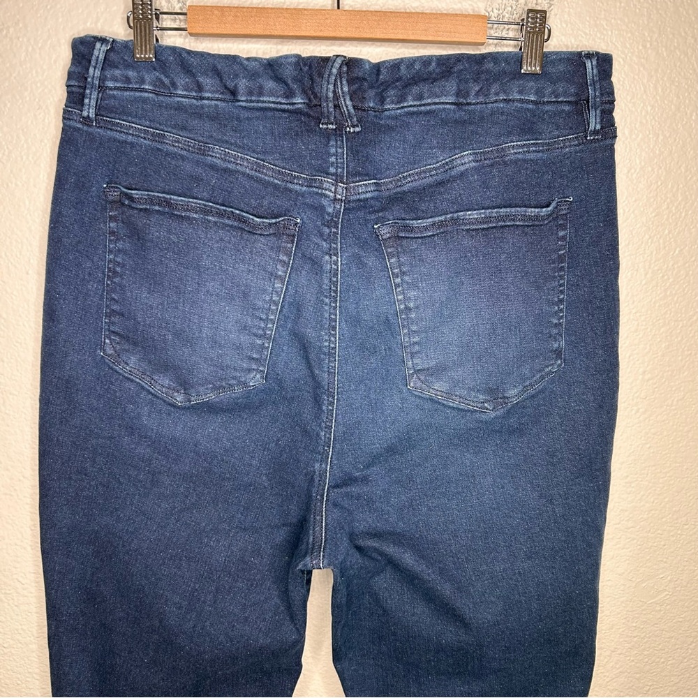 Good American Good Legs Crop Mini Boot jeans 18 - Picture 9 of 14